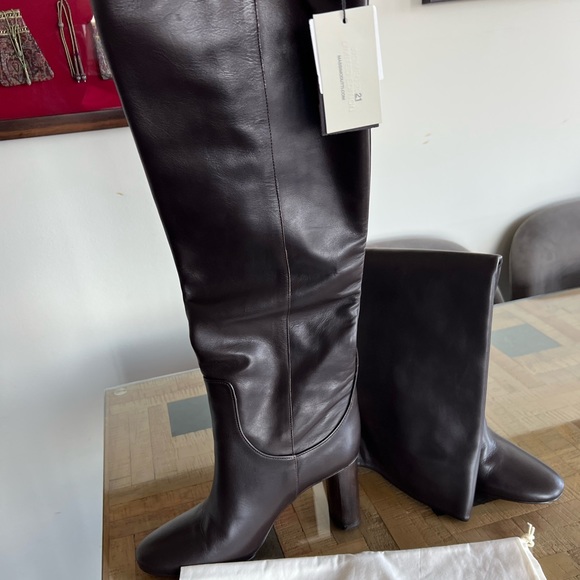 Beautiful high heel, brand new boot. - Picture 3 of 3